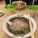 Pho Hoa Noodle Soup photo by Jiawen Shi